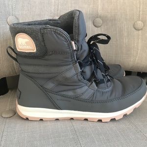 NWT Whitney Sorel nylon boot